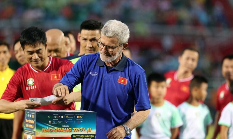 Gần 2 tỷ đồng được quyên góp từ sự kiện Bóng Đá Việt – Kiệt Tác Số